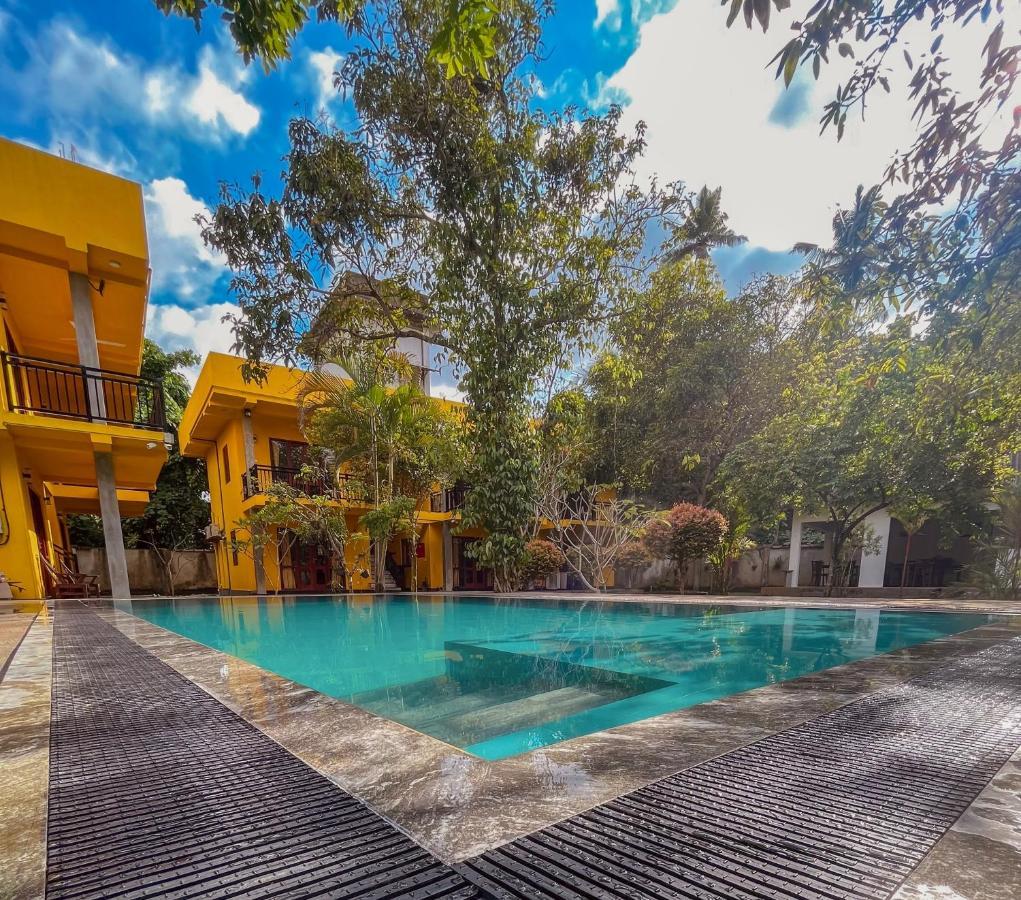 Easy Living Hotel Hikkaduwa Exterior photo
