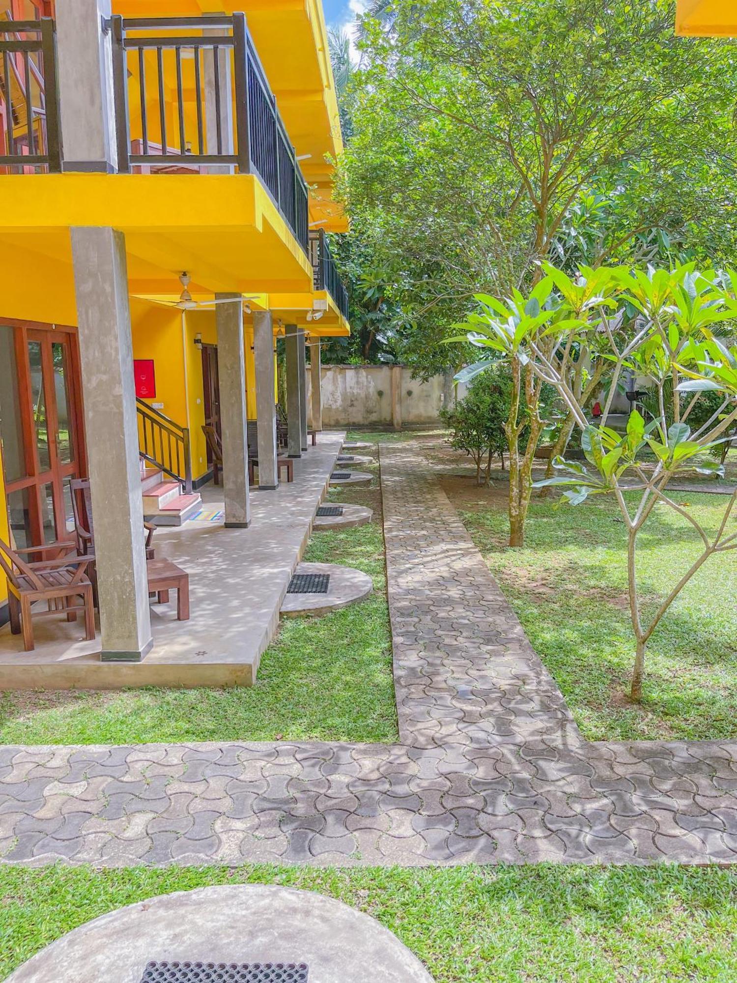 Easy Living Hotel Hikkaduwa Exterior photo